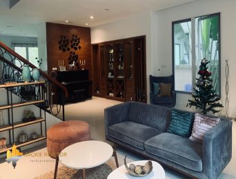 Elegant villa in Vinhomes Riverside Hoa Sua block, Long Bien for rent (3)