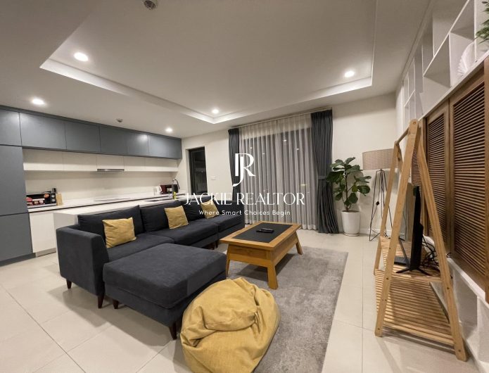 Enchanting 3-bedroom apartment for rent in Centro Tower, Kosmo Tay Ho, Xuan La, Hanoi (1)