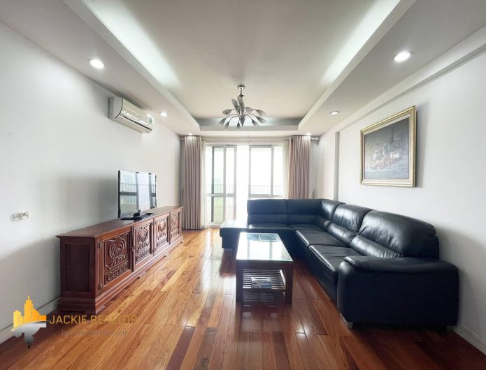 Enormous 182M2 apartment in P2 Ciputra for rent (1)