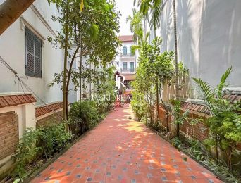 Enormous 4BRs villa for rent in Westlake, Hanoi (2)