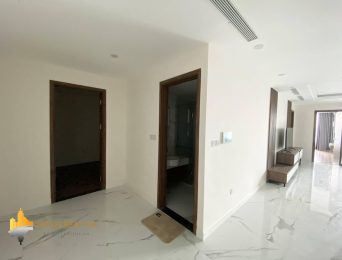 Enormous Tower A Sunshine Center apartment on the 26th floor for rent (5)