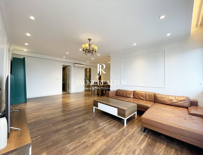 Excellent renovated 3 bedrooms in Ciputra for rent (1)