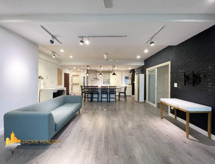 Excellent renovated apartment in E1 Ciputra for rent (1)