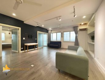 Excellent renovated apartment in E1 Ciputra for rent (5)