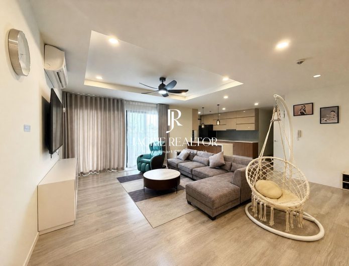 Exclsusive 4-bedroom apartment in Kosmo Tay Ho for rent (1)