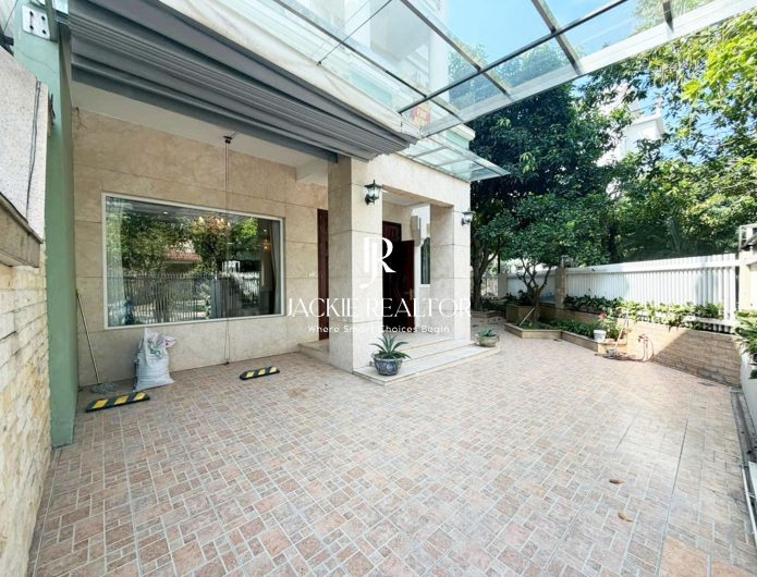 Expansive 5-bedroom garden villa in Ciputra Hanoi for rent (1)