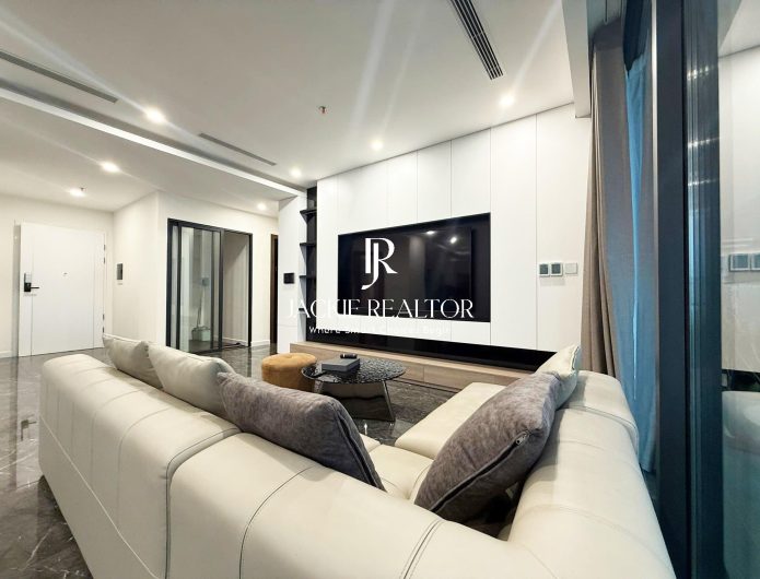Eye-catching 3BRs (+1) 160-SQM apartment for rent in Sunshine Golden River (1)