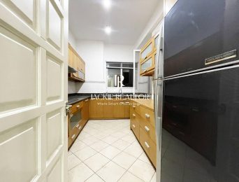 Fancy 4BHK apartment in E4 Ciputra for rent (4)