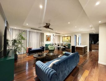 Fantastic artistic 3BDs serviced apartment in Xuan Dieu for rent (5)