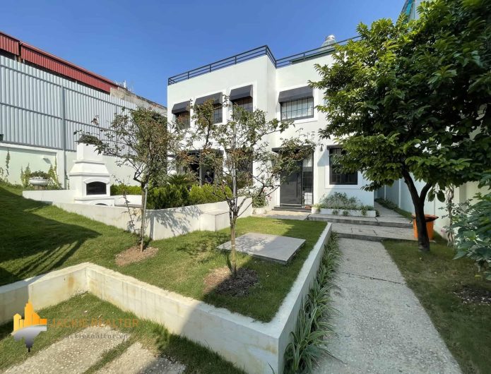 'Fantastic' garden house for rent in Tay Ho area, Hanoi (1)