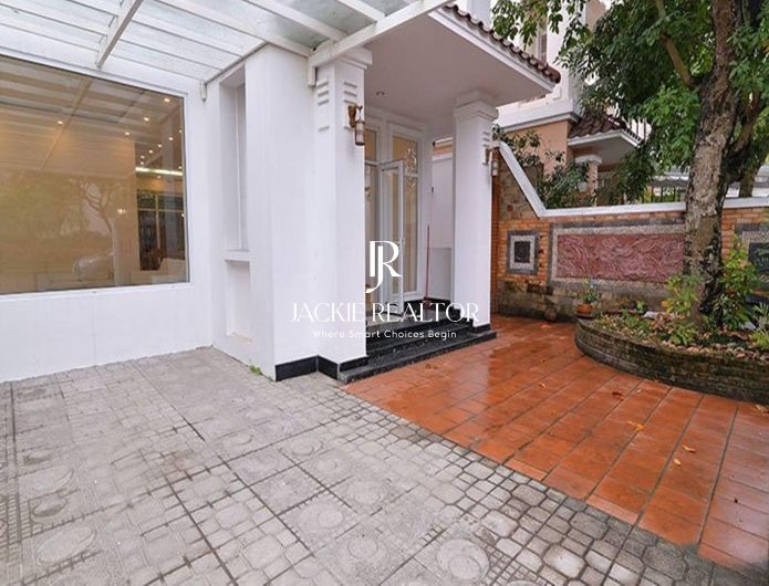 Fully furnished 230SQM villa in T9 Ciputra for rent (1)