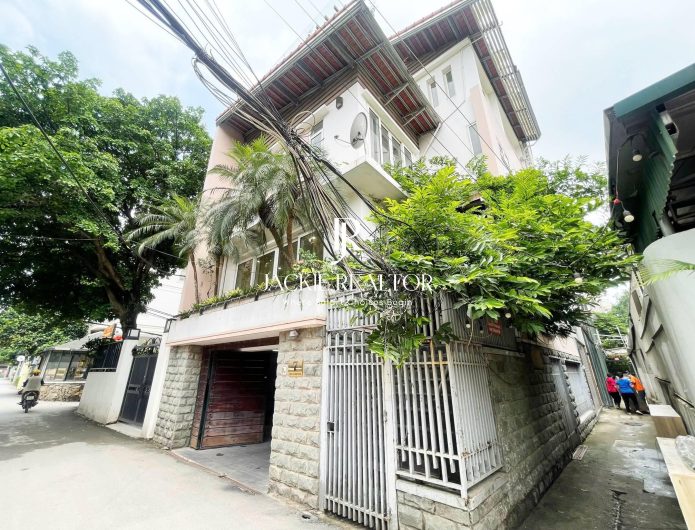 Fully furnished 3BRs house for rent on Dang Thai Mai Street, Tay Ho Westlake (1)