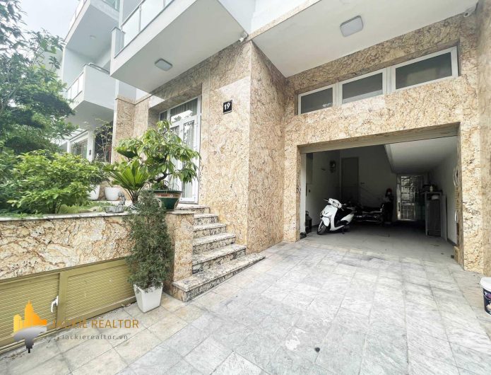 Fully furnished south-facing villa for rent in K3 Ciputra (1)