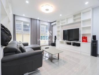 Glorious 3BDs154sqm apartment in L3 Ciputra for rent (3)