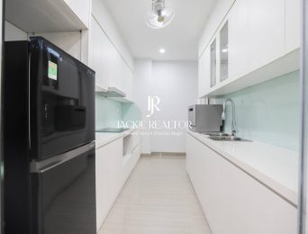 Glorious 3BDs154sqm apartment in L3 Ciputra for rent (5)