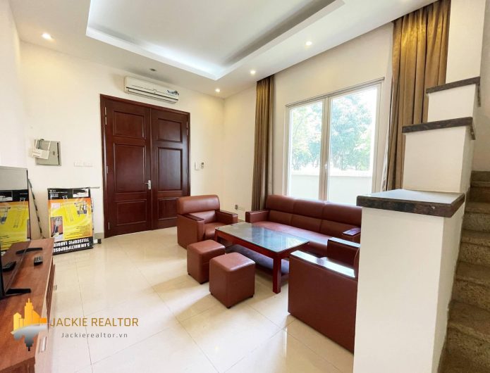 Good 225sq.m villa for rent in Vinhomes Riverside Hoa Sua (1)