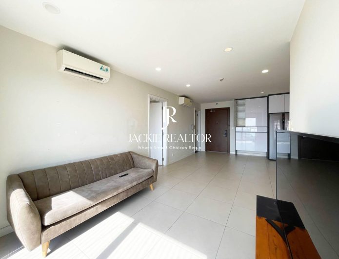 Gorgeous 2-bedroom apartment at Kosmo Tay Ho for rent with fantastic lake view (1)