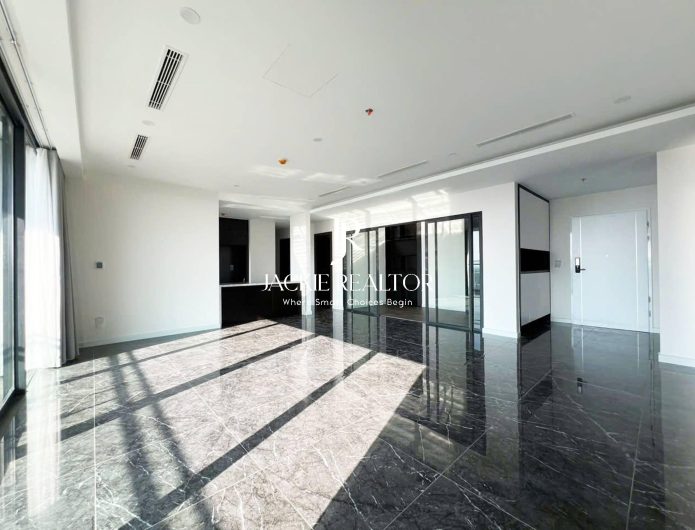 Gorgeous 211SQM 4BRs no-option apartment for rent at Sunshine Golden River (1)