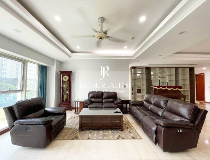 Gorgeous 4-bedroom 267-SQM apartment at L1 Ciputra for rent (1)