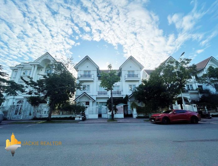 Gorgeous duplex house for rent in Vinhomes Riverside (1)