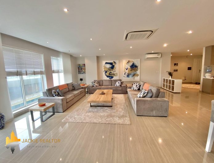 Grand 2BRs apartment in L3 Ciputra for rent (1)