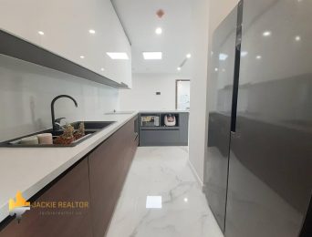 Great 3BRs golf view apartment in Sunshine City for rent (4)