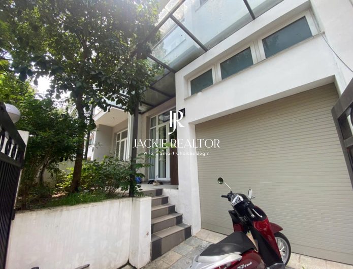 Harmonious 4-bedroom villa for rent at K3 Ciputra (1)