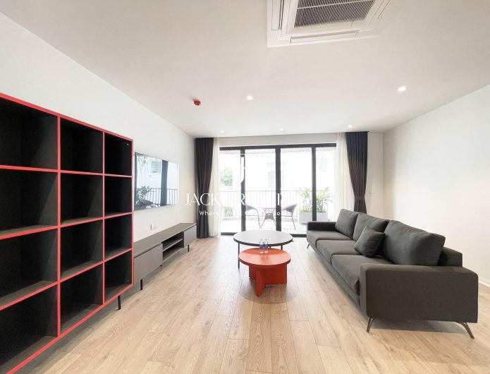 High-end 3-bedroom serviced apartment in Tay Ho for rent (1)