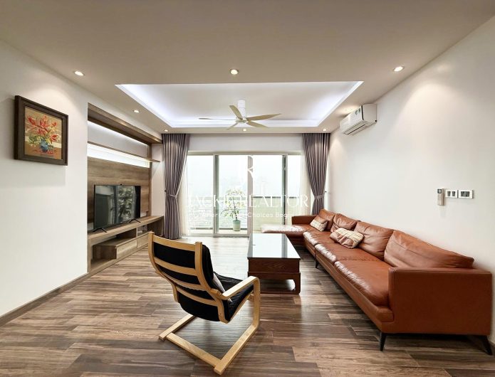 High-end 3BHK apartment at E4 Ciputra for rent (1)