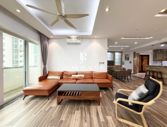 High-end 3BHK apartment at E4 Ciputra for rent (3)