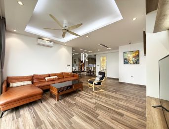 High-end 3BHK apartment at E4 Ciputra for rent (4)