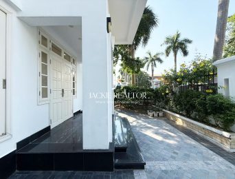 High-end 4-bedroom corner villa for rent at C1 Ciputra (2)