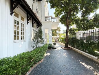 High-end 4-bedroom corner villa for rent at C1 Ciputra (3)