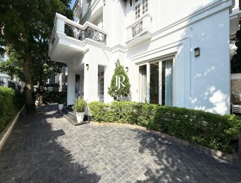 High-end 4-bedroom corner villa for rent at C1 Ciputra (5)
