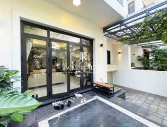 High-end 6-bedroom villa for rent at K Ciputra (2)