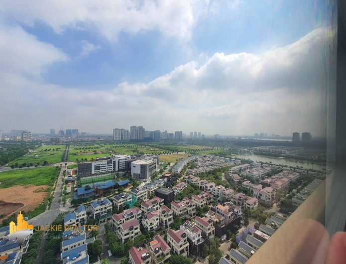 High-floor Starlake apartment for rent at Building 902 (1)