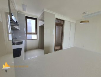 High-floor Starlake apartment for rent at Building 902 (3)