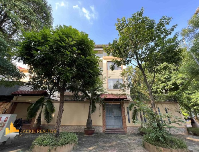 Huge 4BRs villa in Vuon Dao for rent - The most classy area in Tay Ho (1)