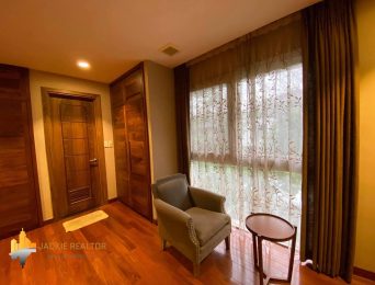 Huge luxurious 800 sqm Vuon Mai Ecopark detached villa for rent (5)