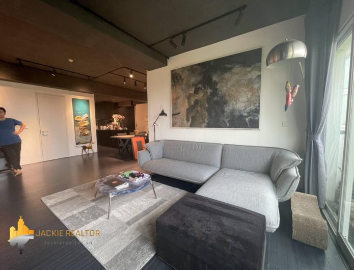 Impressive 2BRs apartment for rent in E1 Ciputra (1)