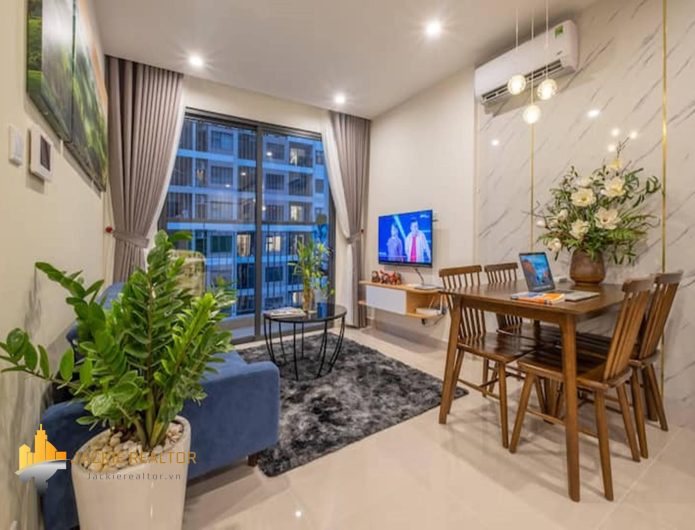 Impressive balcony apartment for rent in S202 Vinhomes Ocean Park (1)