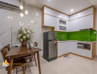 Impressive balcony apartment for rent in S202 Vinhomes Ocean Park (4)