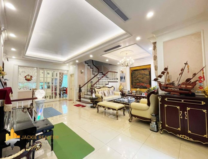 Impressive neo-classic house for rent in Vinhomes Riverside (1)