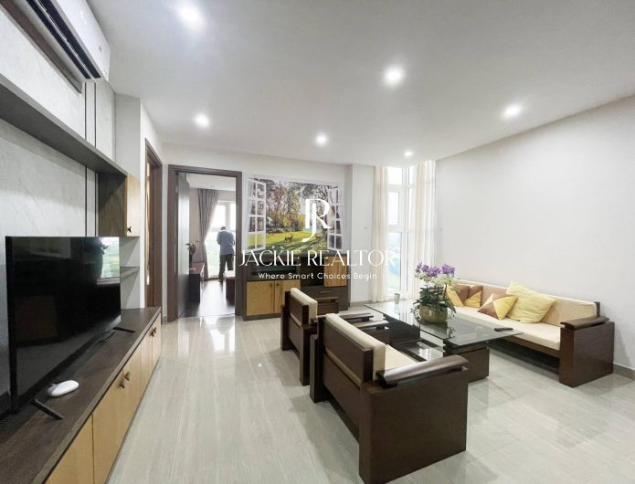 Inexpensive golf-view 114SQM apartment for rent in L4 Ciputra (1)