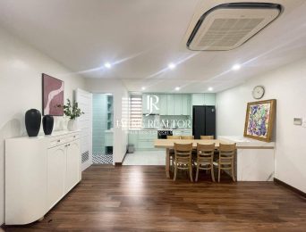 Inspriring artistic 2-bedroom serviced apartment in To Ngoc Van for rent (4)