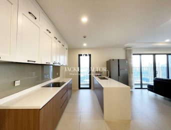 Kosmo Tay Ho 3-bedroom apartment with beautiful West Lake view (4)