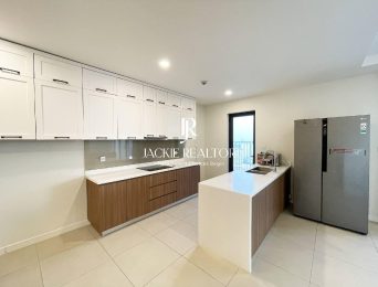 Kosmo Tay Ho 3-bedroom apartment with beautiful West Lake view (5)