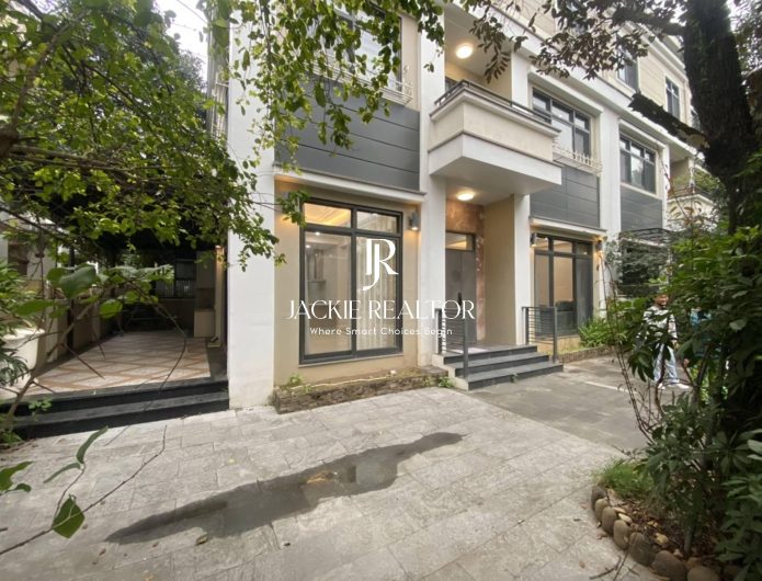 Large 4-bedroom semi-detached house at Starlake for rent (2)