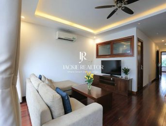 Large balcony serviced apartment in Tay Ho street for rent (4)