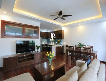 Large balcony serviced apartment in Tay Ho street for rent (5)